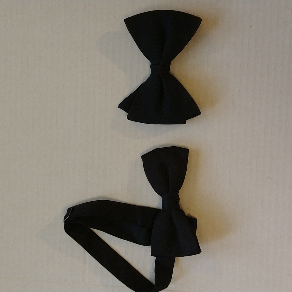 VGUC. Two black bow ties.